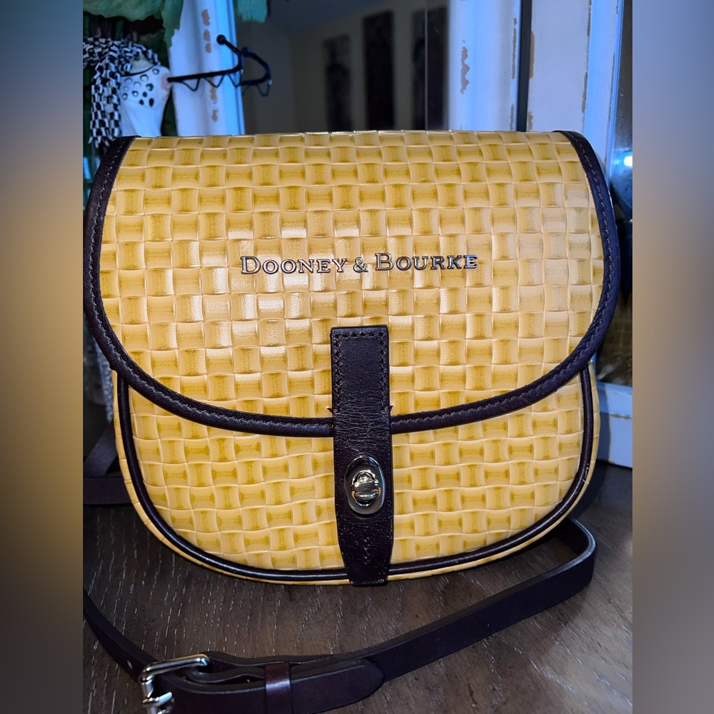 Dooney & Bourke Woven Tessuta Crossbody 💛💛Dandelion 💛💛 RARE
